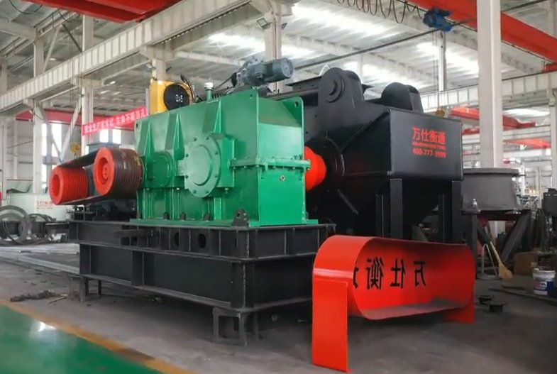 WSHT Large Hydraulic Double Roller Sand Making Machine High Output Stone Fine Crushing Equipment